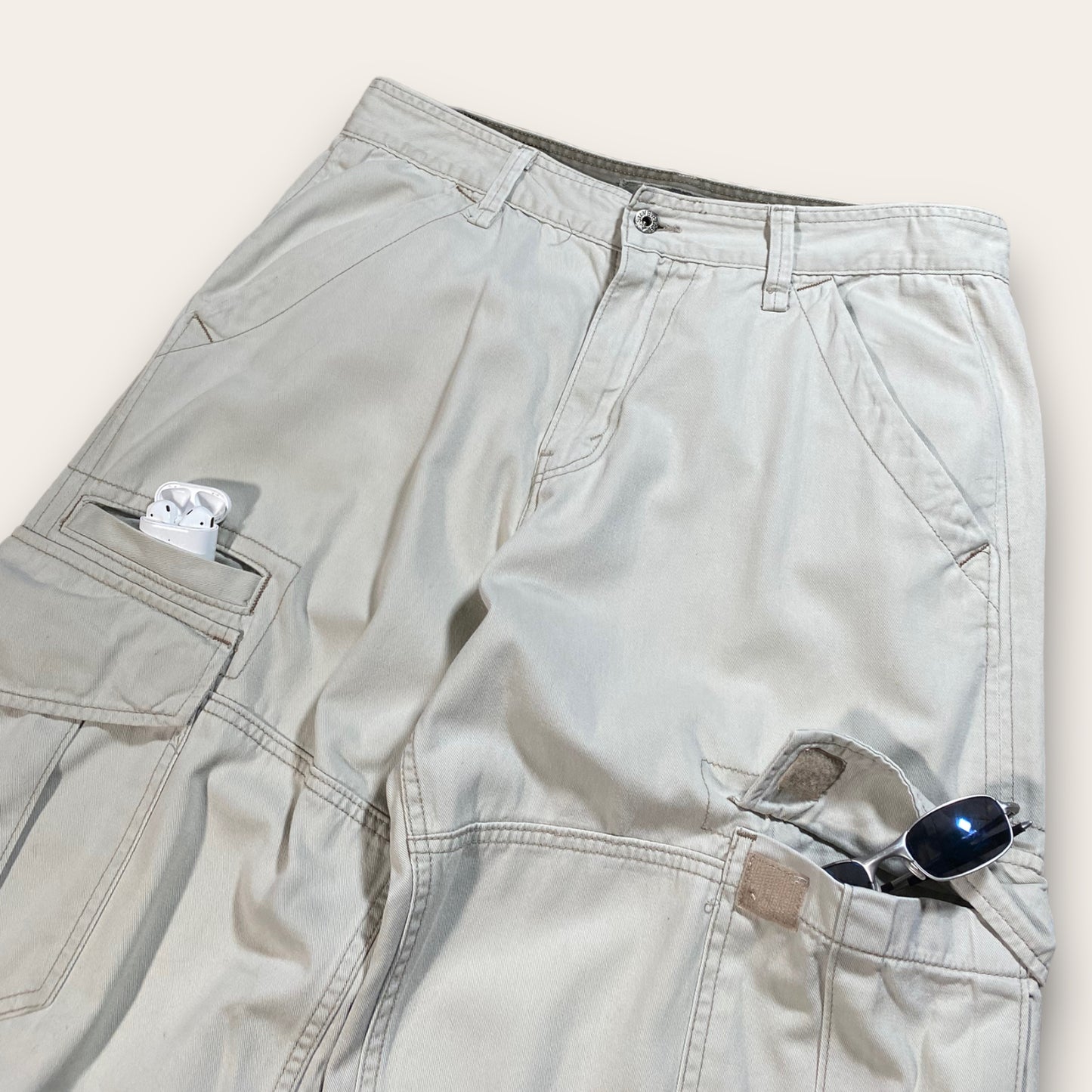 Levi’s Silver Tab 2000’s Cargos 33x34