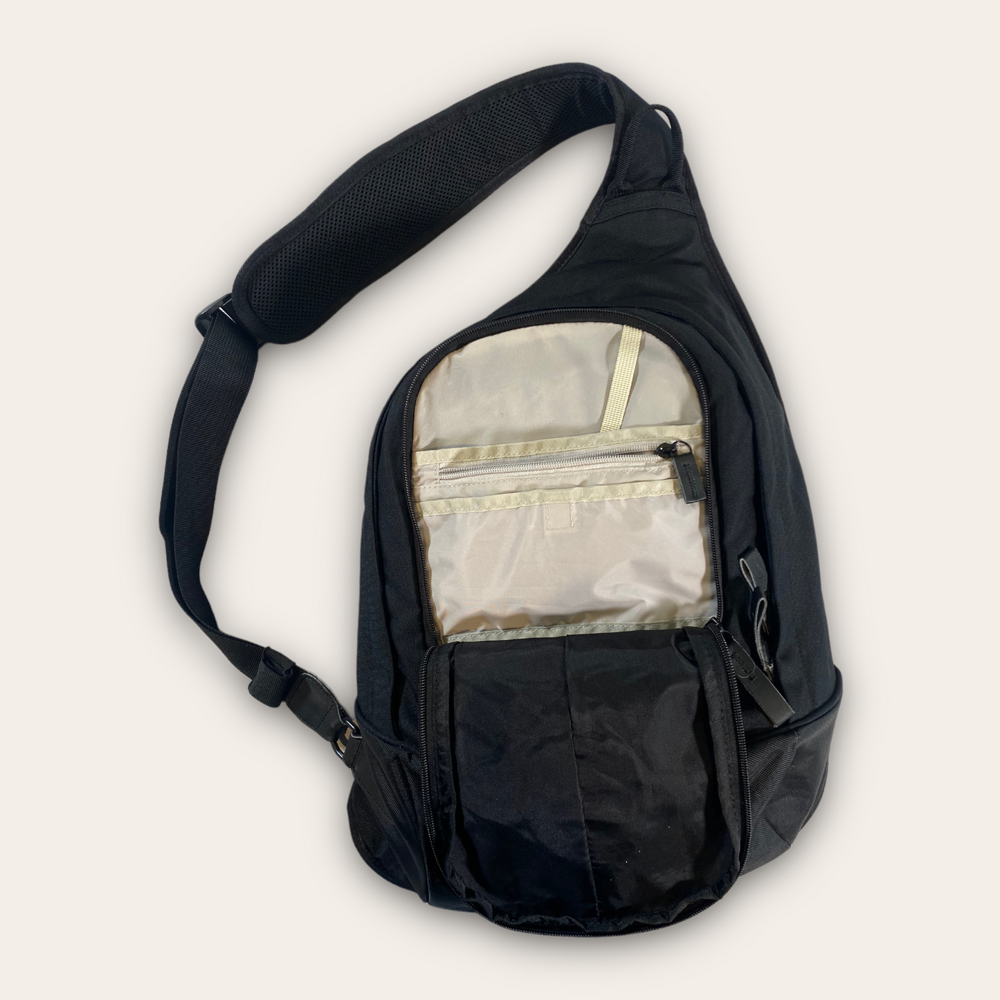 Nike 2000’s Sling Bag