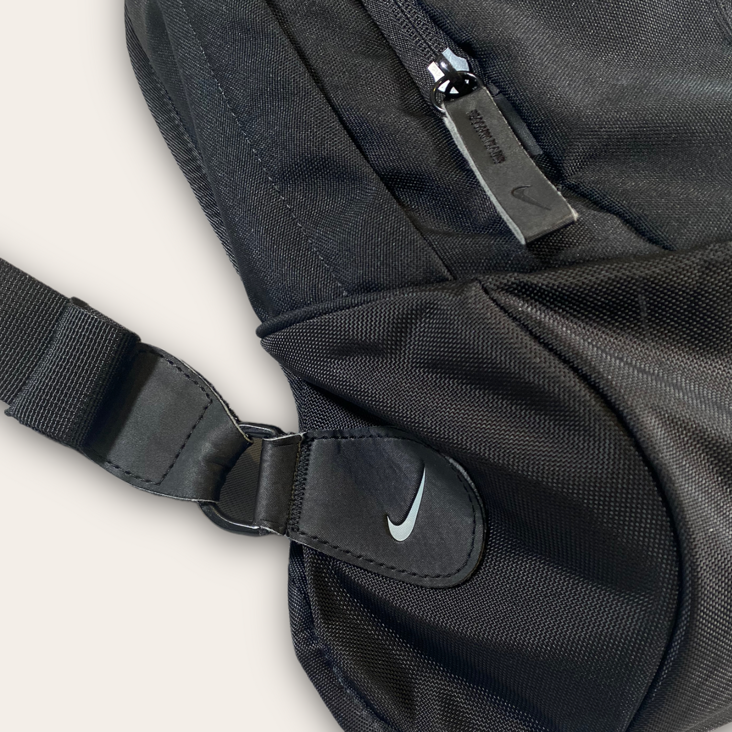 Nike 2000’s Sling Bag