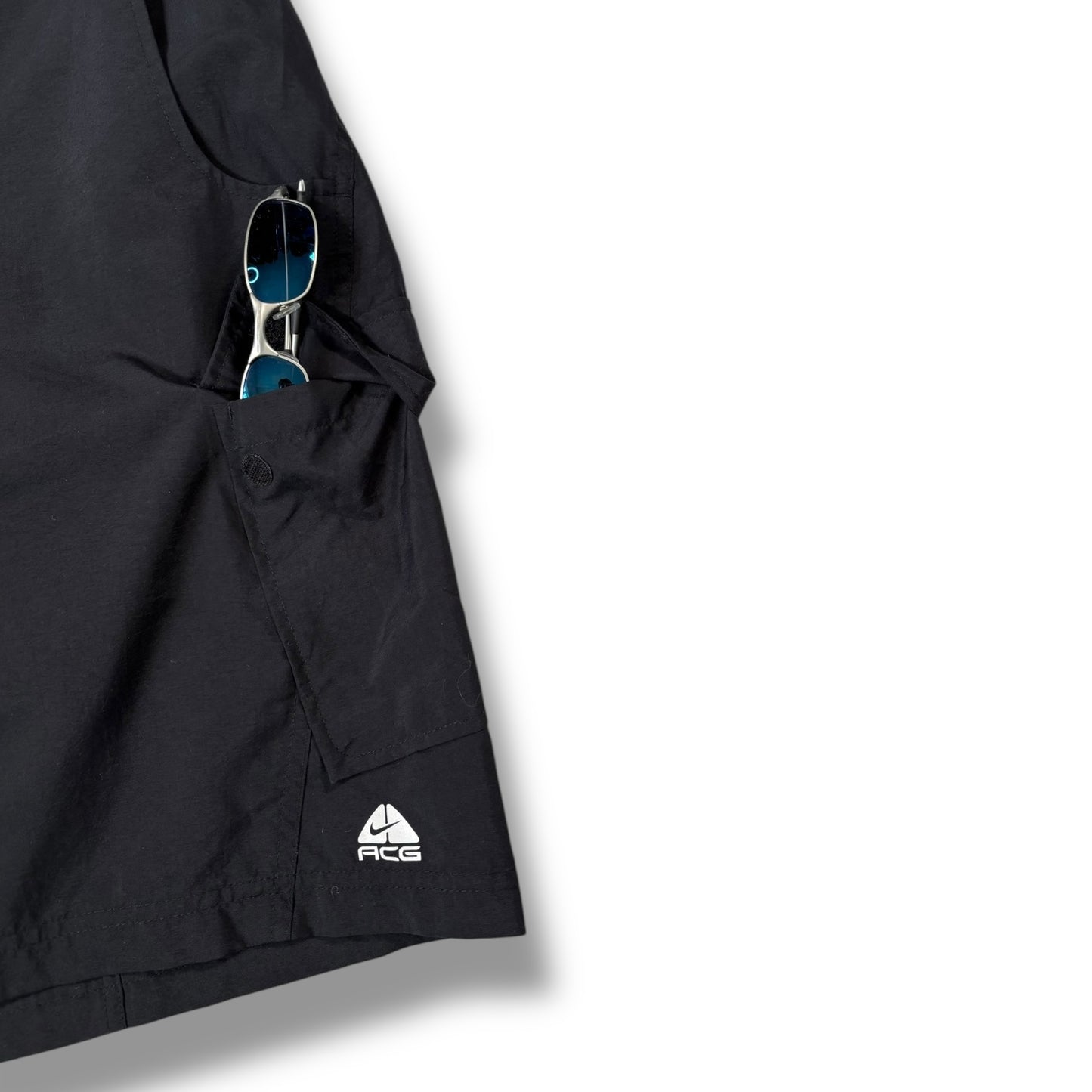 Nike ACG 00’s Technical Shorts Medium
