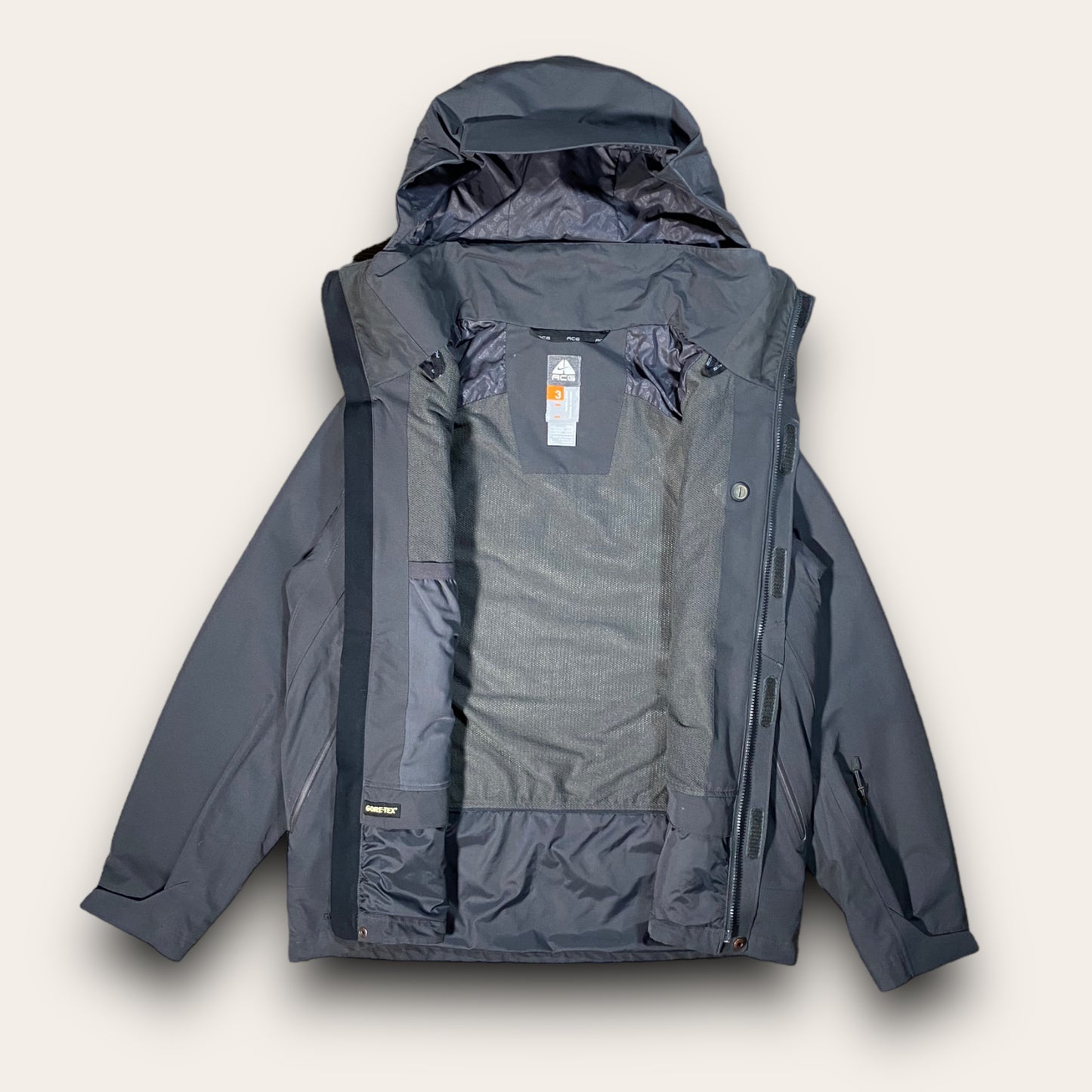 Nike ACG 2000’s Gore Tex Multipocket Jacket L