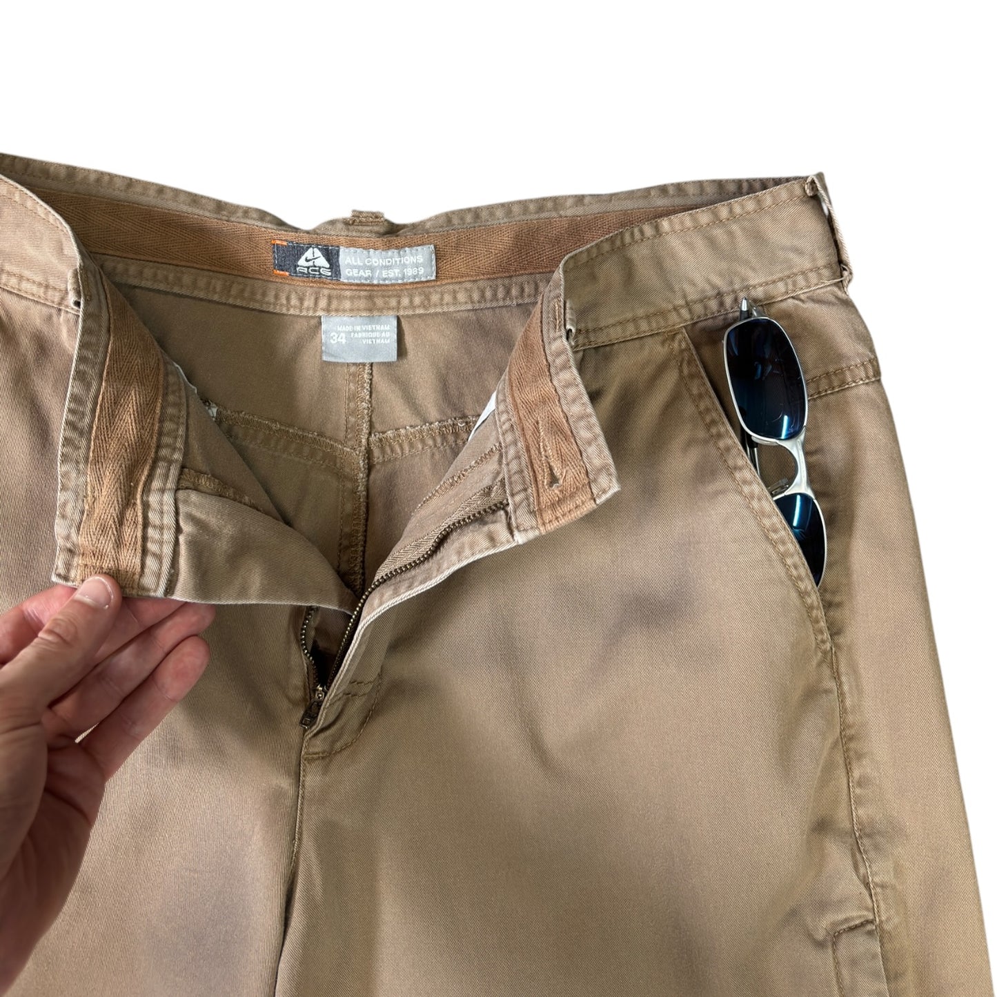 Nike ACG 00’s Cargo Shorts W34