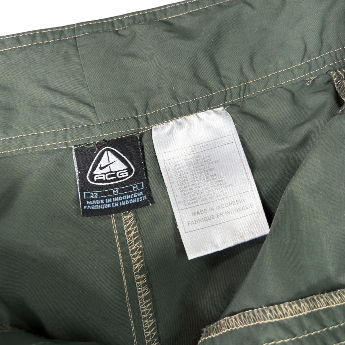 Nike ACG 2001 Nylon Cargo Shorts W32