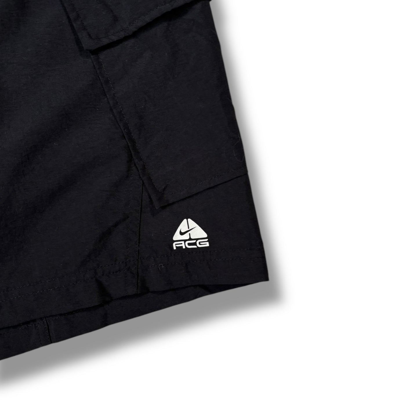 Nike ACG 00’s Technical Shorts Medium