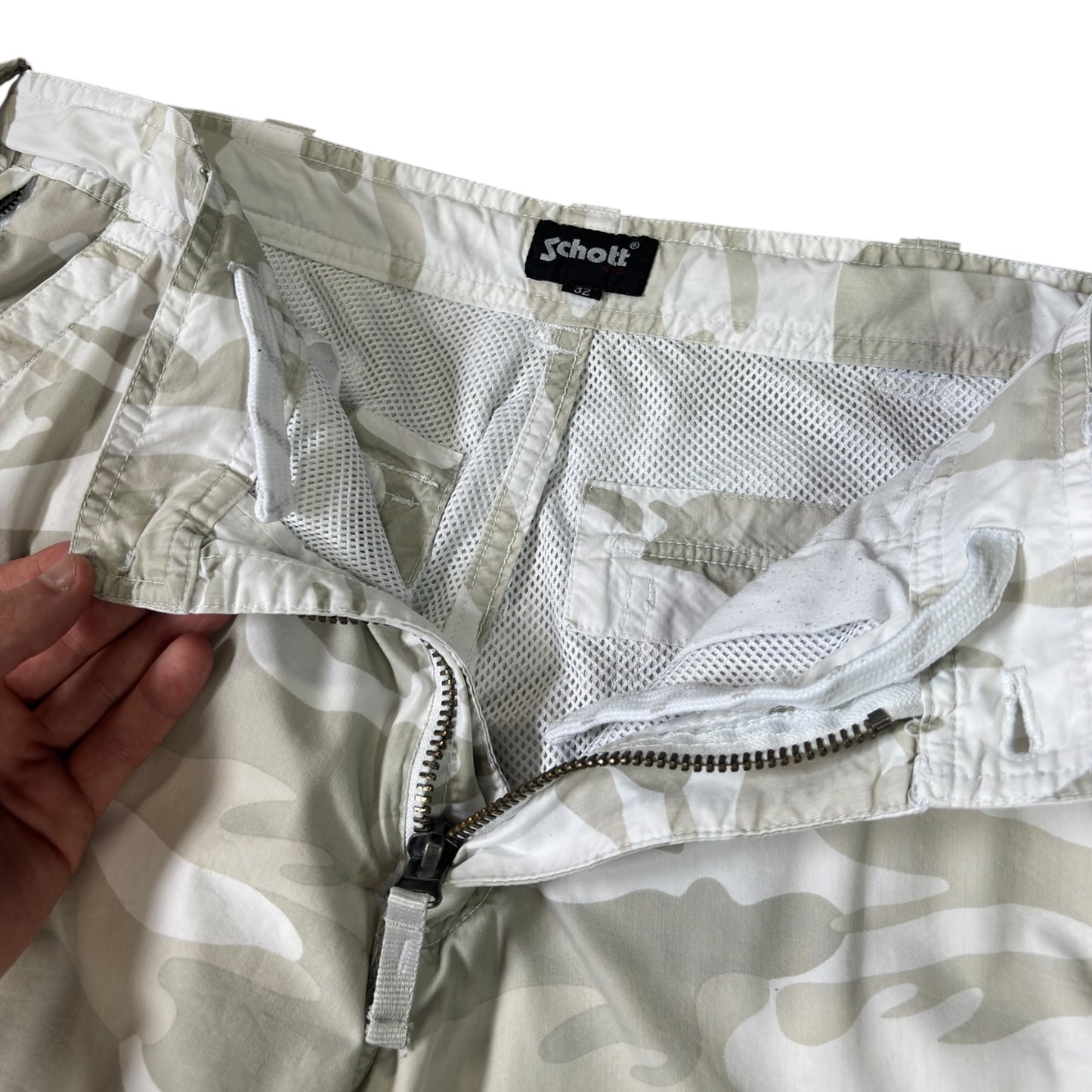 Schott NYC 00’s Camo Cargo Shorts W32